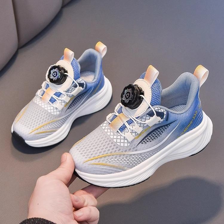 New style boys' sports shoes for older children, lightweight and breathable children's hollow shoes with soft soles and anti-slip running shoes