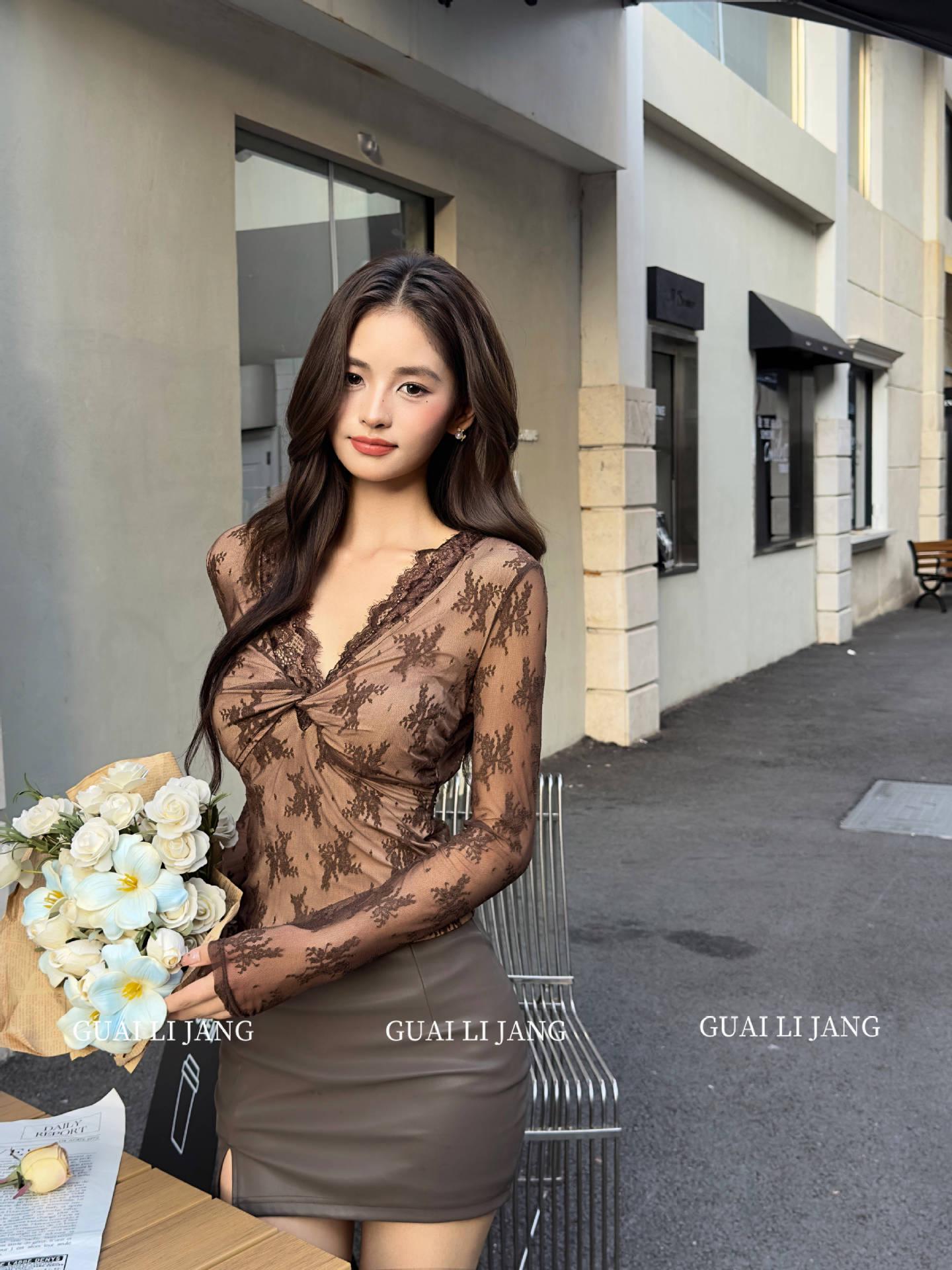 Women s V-neck Lace Patchwork Long Sleeve Top with Twisted Knot Design Large