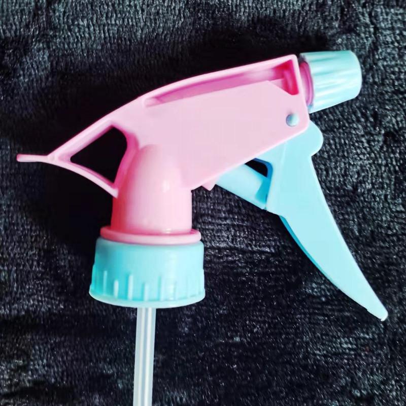 Mehrzweckdüse: Sprenger, Gartenspritze, Gießkanne, Getränkeflasche, Cola-Desinfektionsmittel.