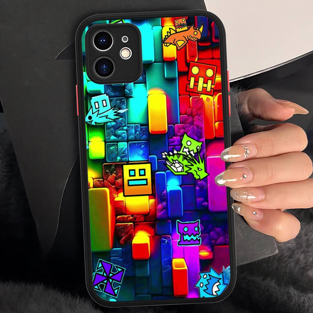 Cover per Telefono Opaca Traslucida Geometry Dash Per iPhone 15 16 Pro Max 11 12 13 14 XS XR X Plus 16E