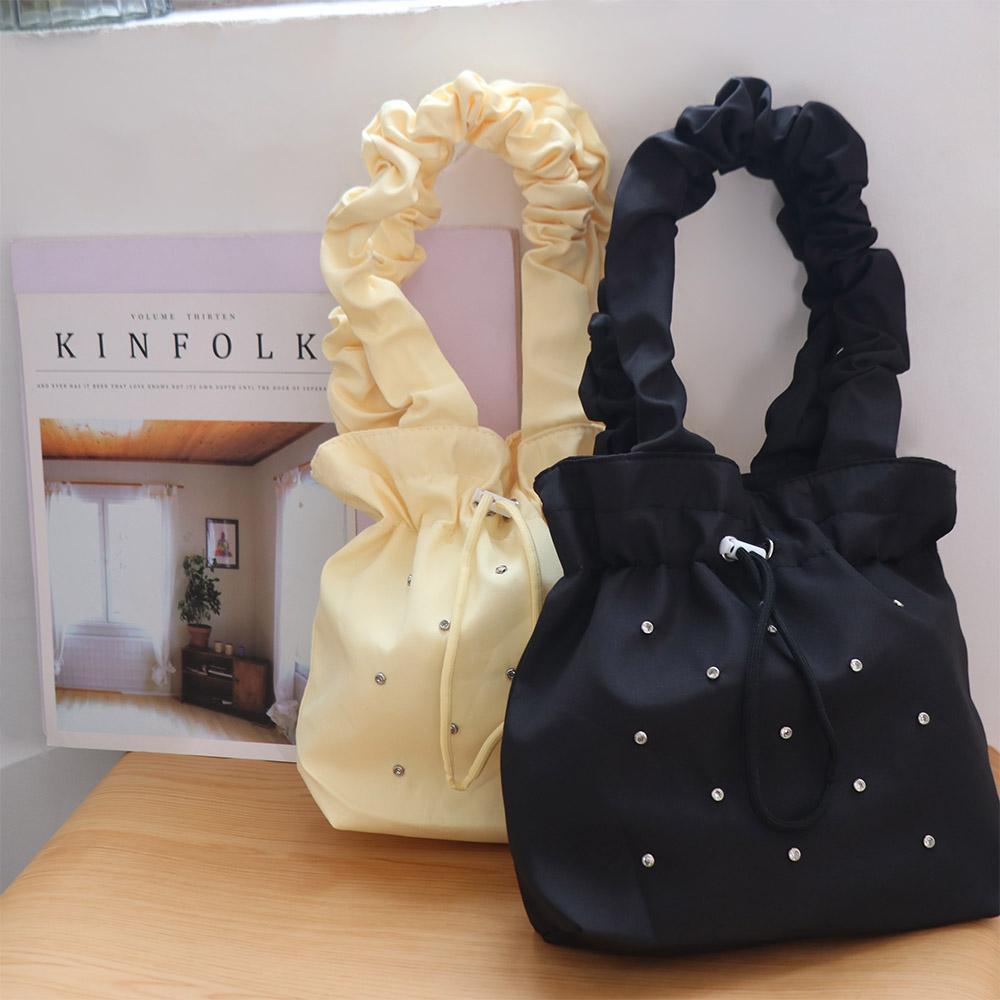 Sweet Nylon Shoulder Bag Large Capacity Drawstring Handbag Stylish Pleated Tote Bag Female