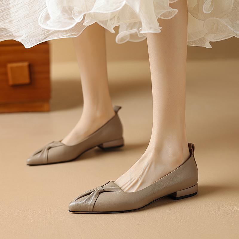 Mode 2025 Neue Vintage Damenpumps mit niedrigem Absatz Retro Echtes Leder Reif Spitzzehen Bürodame Arbeit Frühling Sommer Schuhe Frau