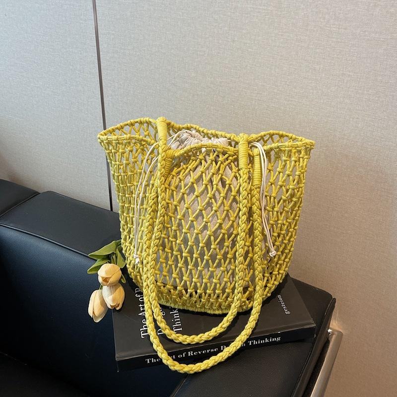 Borsa estiva in maglia traforata di nicchia da donna a grande capacità 2025 nuova borsa tote intrecciata borsa da spiaggia per le vacanze moda