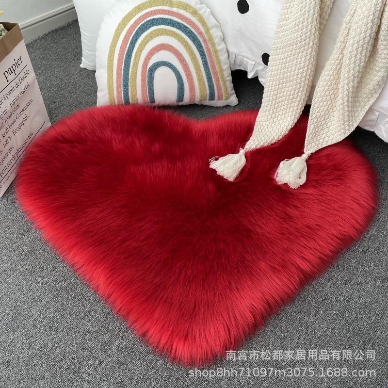 Heart-Shaped Faux Wool Plush Rug - Cute Bedside Carpet, Living Room Decor, Seat Cushion, Photo Prop