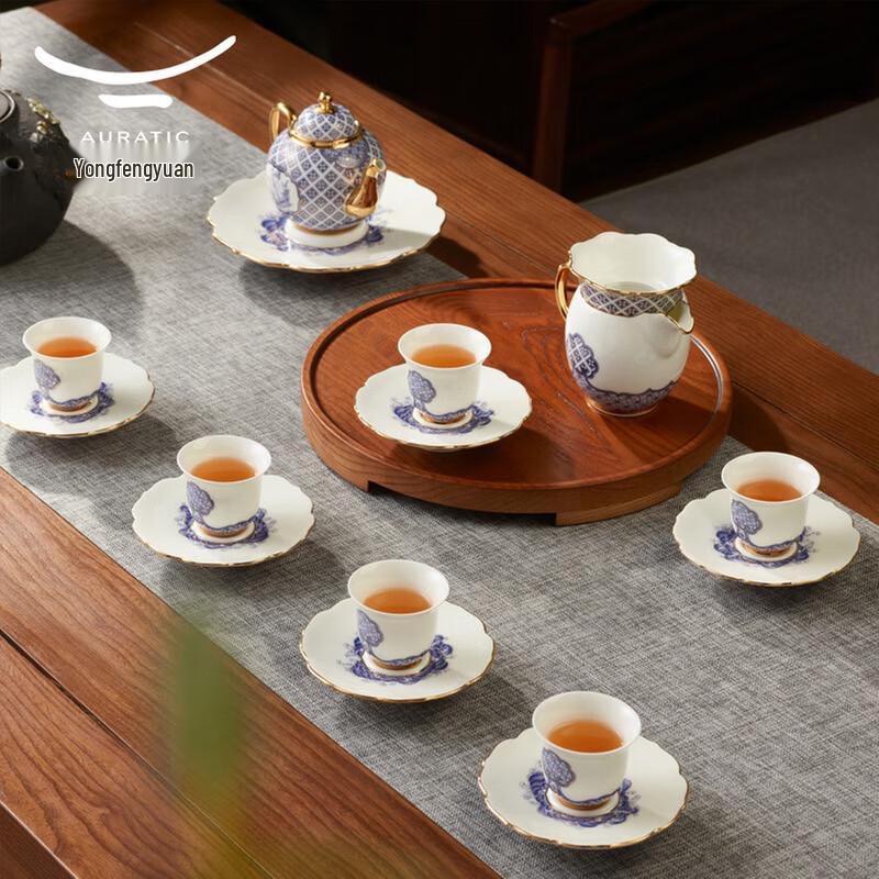 Yongfengyuan 'Peace and Prosperity' 17-Piece Chinese Ceramic Tea Set