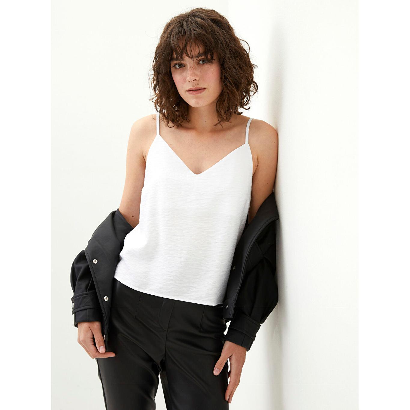 

LCW CASUAL Белая женская блузка с прямым бретелью и V-образным вырезом