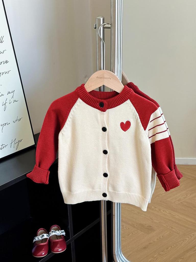 2025 Herbst/Winter Familie Strickpullover Strickjacke: Liebesherz-Design für dreiköpfige Familie für Vollmondfotos.