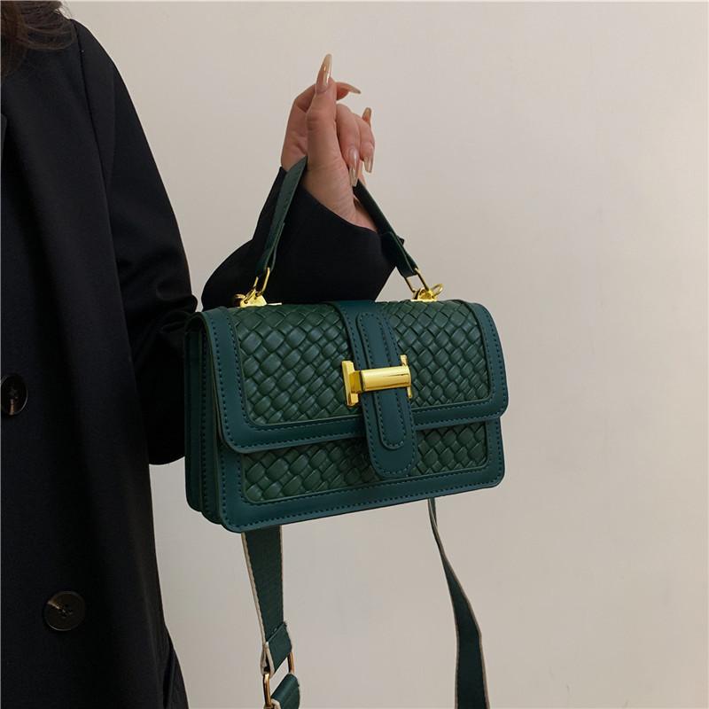 Chic And Trendy Pu Leather Shoulder Bag With Quilted Pattern And Stitching Detail