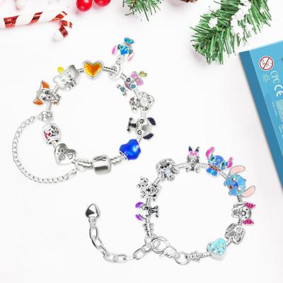 Set Bracciale Calendario dell'Avvento di Natale 2025 Conto alla Rovescia di 24 Giorni Scatola di Gioielli con Ciondoli di Babbo Natale, Renna, Albero Regalo di Natale a Sorpresa
