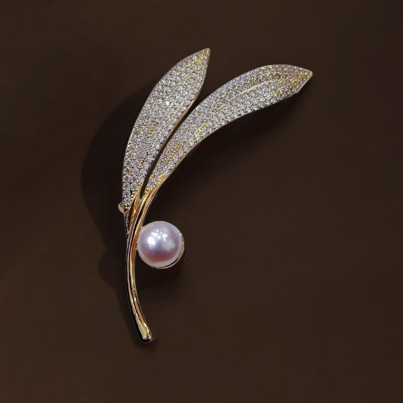 

Leaf Pearl Brooch for Women, Versatile and Unique, Full Diamond Brooch with A Niche Design Sense