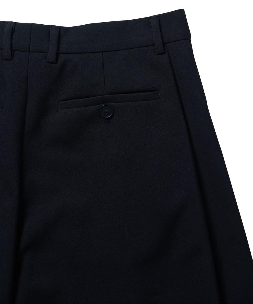 TEN PAST SEVEN Wide Tuck Bermuda Shorts - Black