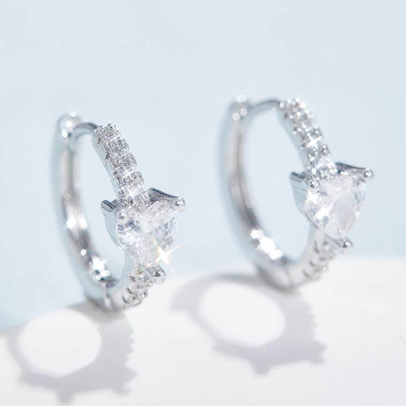 1 para eleganckich i efektownych kolczyków w kształcie gwiazdy czteroramiennej, odpowiednich dla kobiet do noszenia na każdą okazję