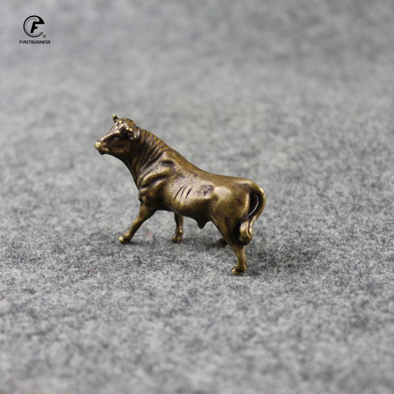 Mini Portable Retro Brass bull wall street Statue Sculpture Hand Toy Gift Keychain Ornament Home decoration ornaments Home Decor