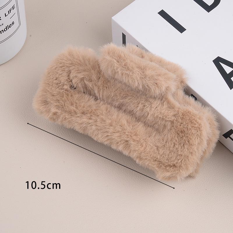 Large Milk Coffee Plush Claw Clip: Fluffy Autumn/Winter Hairpin for Women