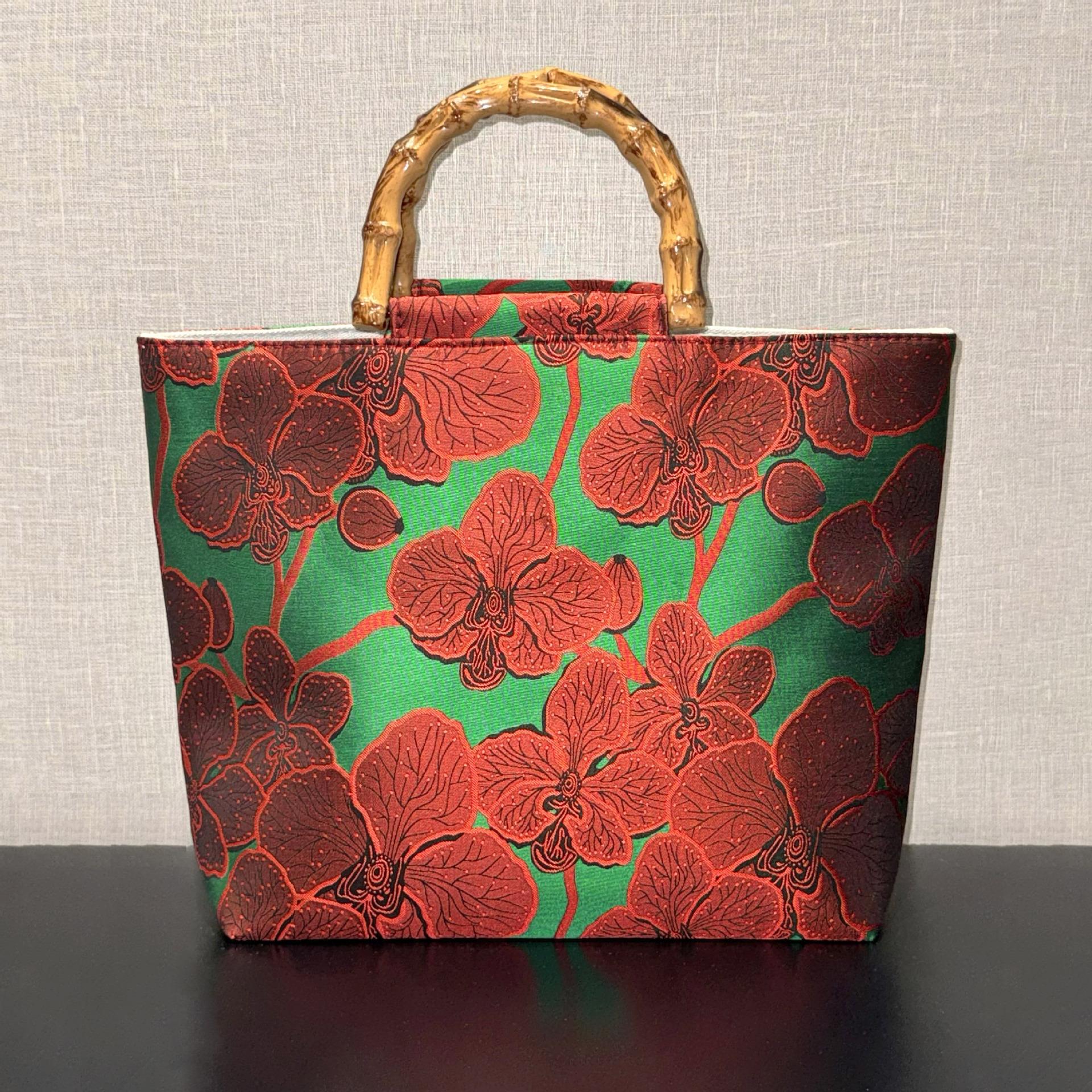 

New Bamboo Knot Handbag High-End Colorful Retro Women s Handheld Heavy Embroidery Trendy Evening Bag 2026 37x30cm червоний