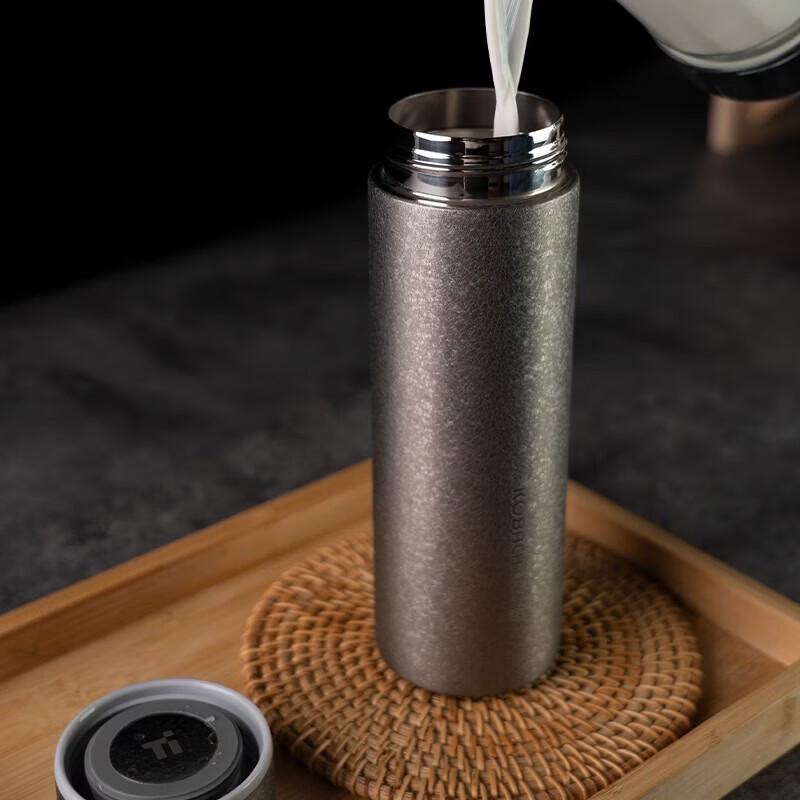 KOBACH Smart Temperature Display Titanium Vacuum Flask with Ice Pattern