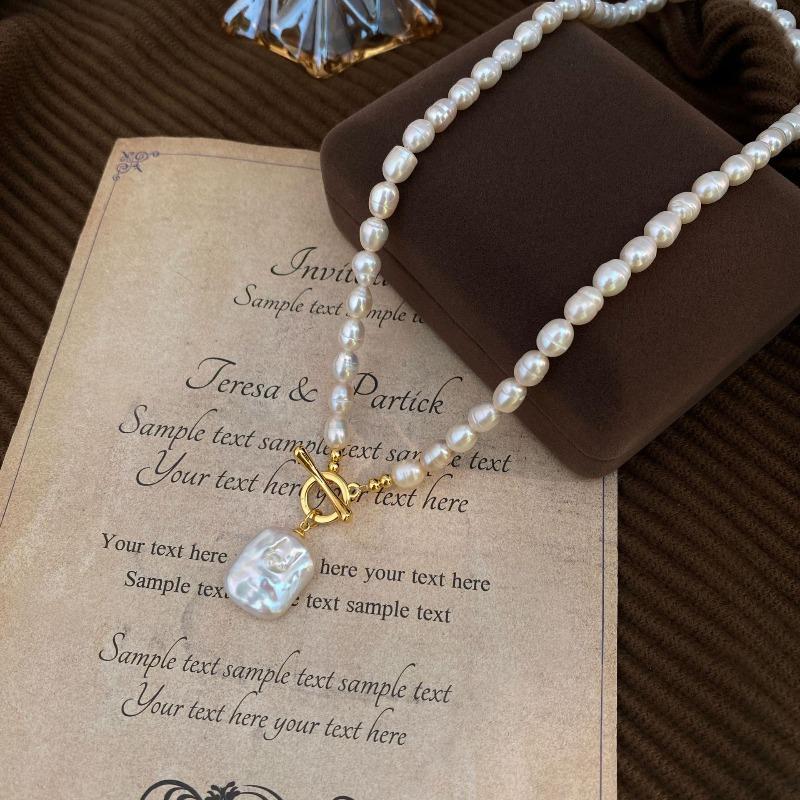 Alien-shaped Rice Grain Freshwater Pearl Necklace - Short Style with OT Snap Design - Collar Chain Necklace