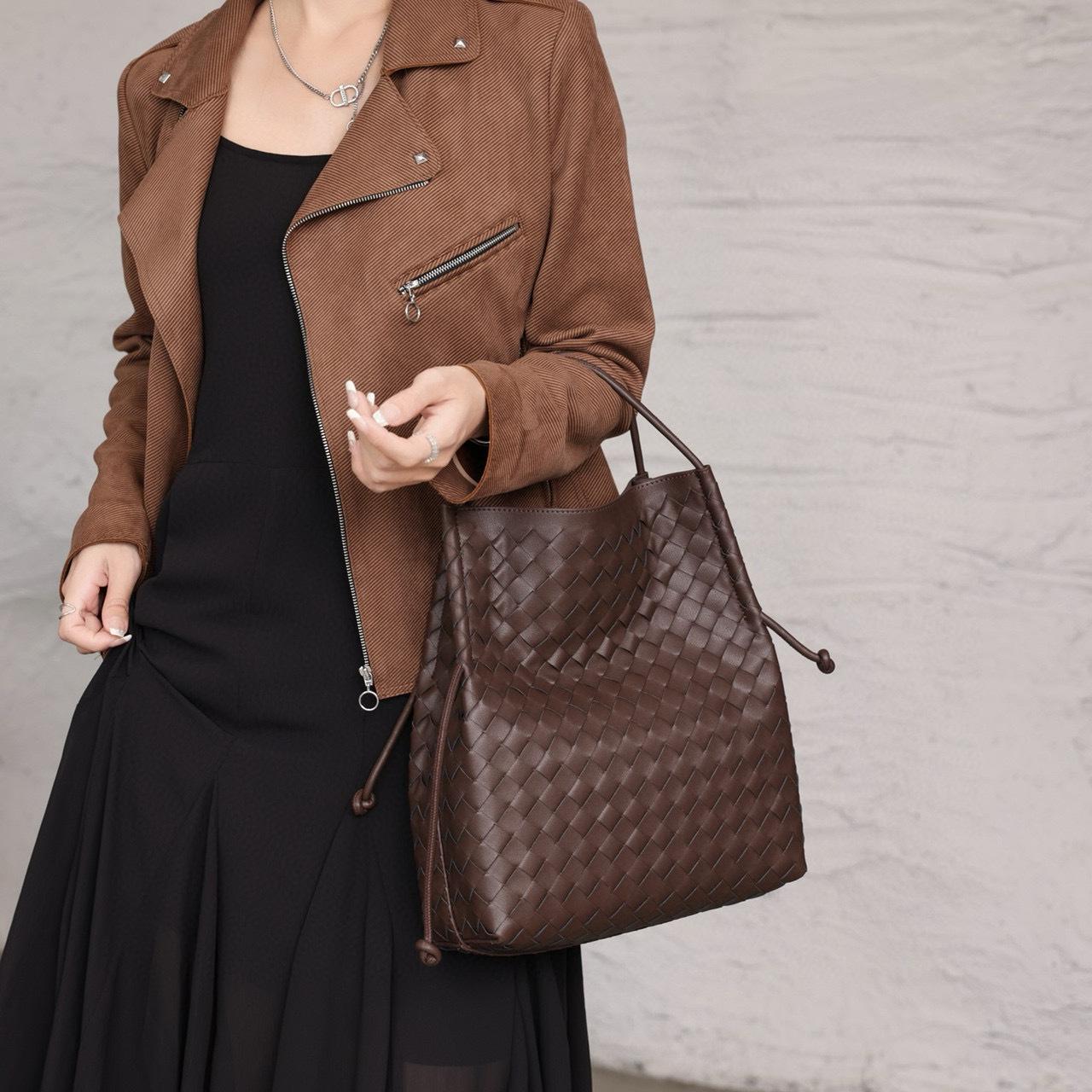 

Женская сумка через плечо из натуральной плетеной коровьей кожи - художественный дизайнерский стиль с тонким ремешком 29x10.5x32 cm