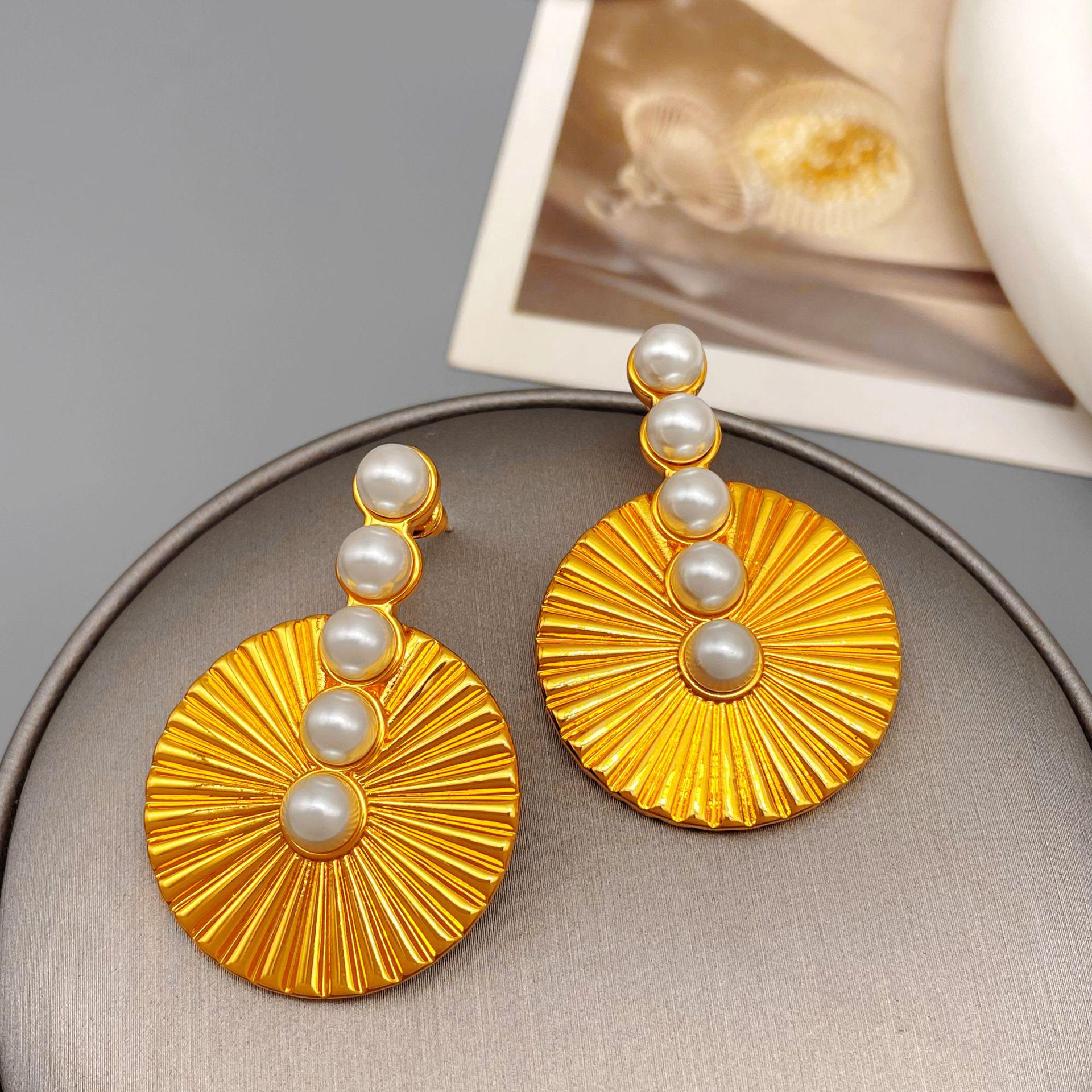

Versailles Retro Pearl Fan Earrings - Luxury European & American Trend
