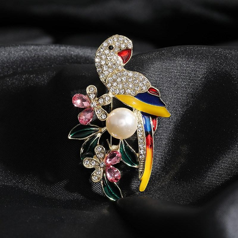 SKEDS Classic Crystal Pearl Phoenix Alloy Broocch Pin For Women Men Fashion Exquisite Rhinestone Badges Creative Animal Corsage