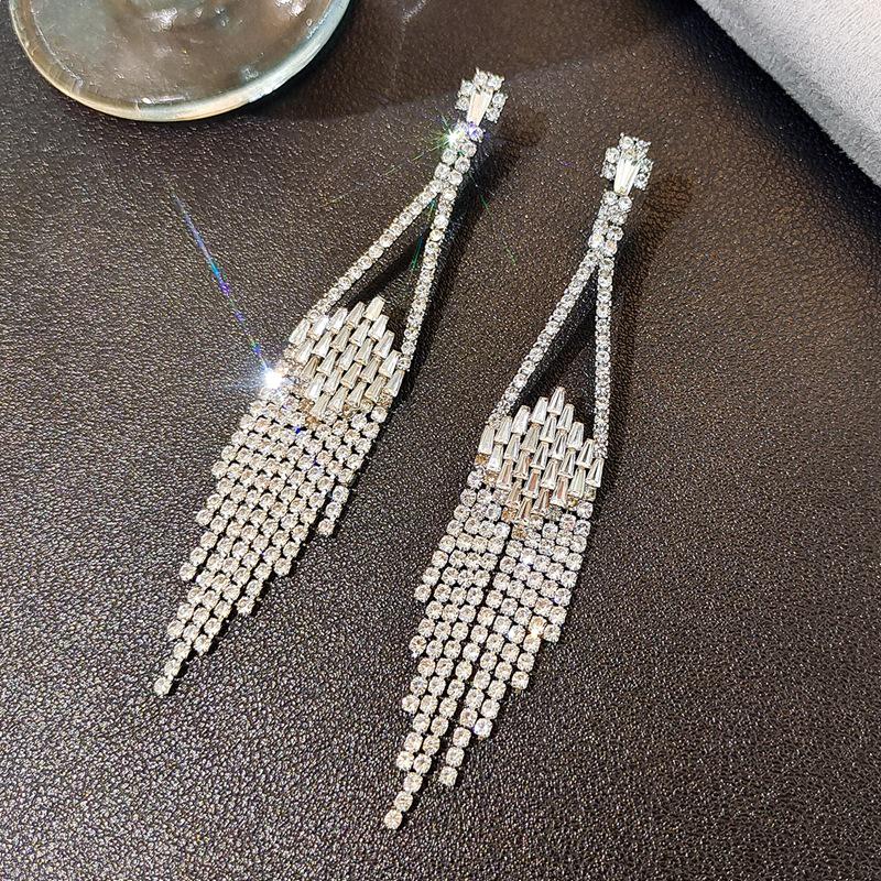 Elegant Tassel Long Earrings: European & American Fashion, High-End Prom & Evening Goddess Style.
