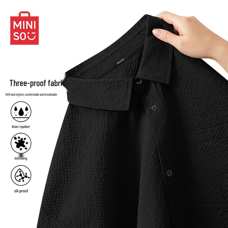 

MINISO Men s Water-Resistant Textured Short Sleeve Shirt XL