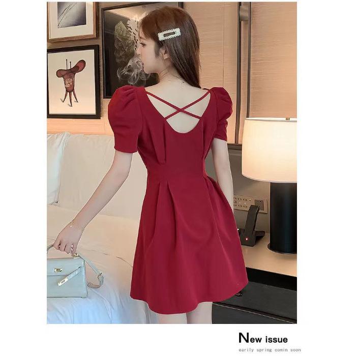 

Черное платье с французским квадратным воротником и рукавами-фонариками - облегающее летнее женское платье Medium красный