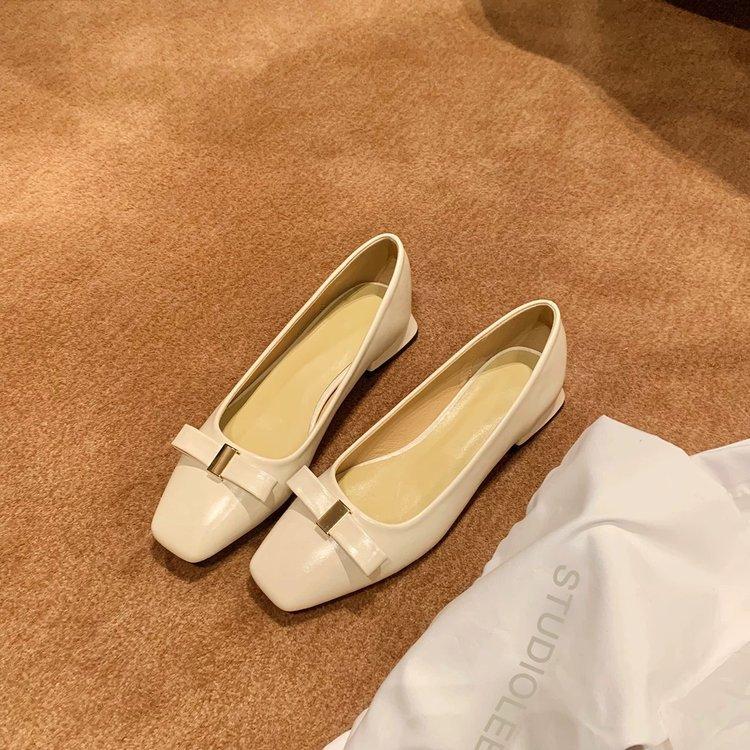 

Grape mother same style 2025 temperament square head metal buckle bow thick heel commuting versatile light mouth single shoes women s spring 40