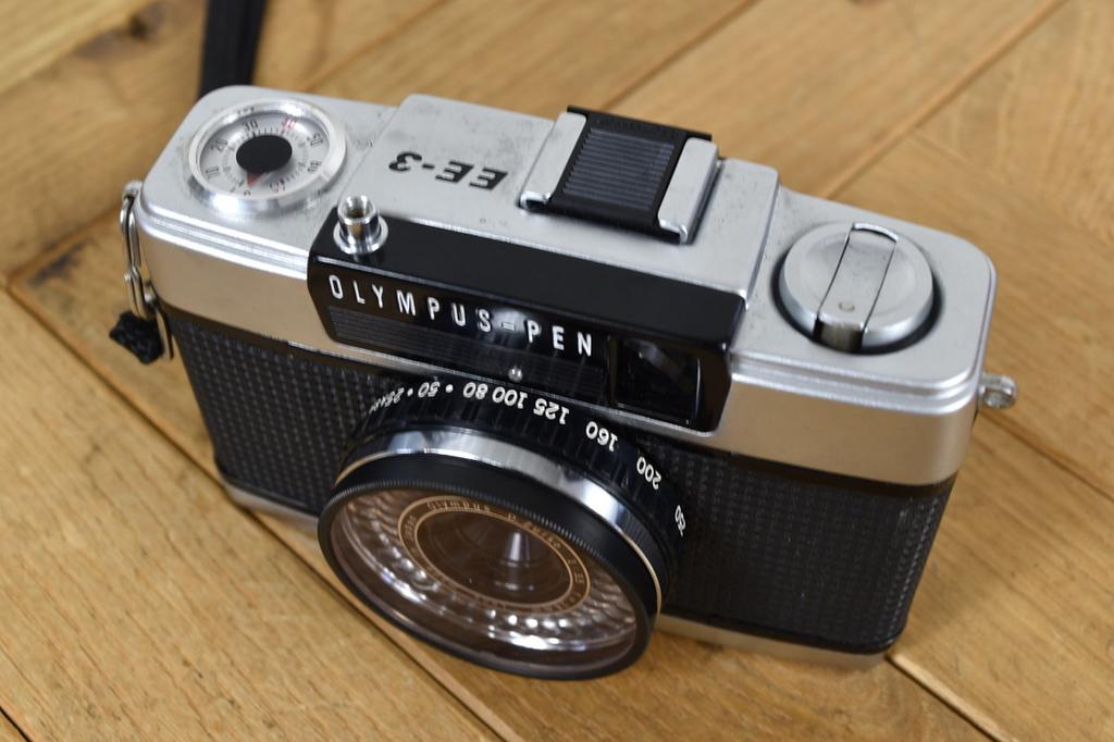 Olympus PEN EE‑3 Half Frame Camera 35mm Film Camera Red Flag OK Vintage Japan