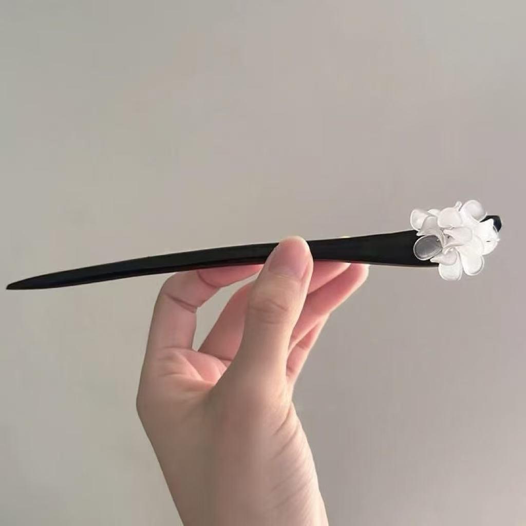 Sandalwood Women's Hairpin: Elegant Modern-Chinese Style Wooden Updo Stick