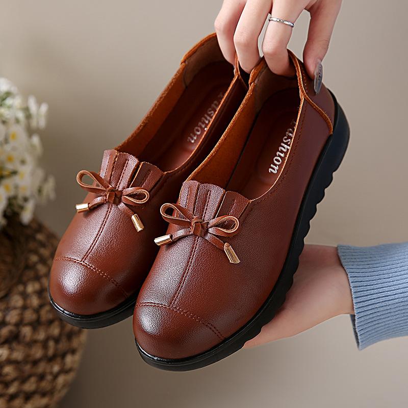 2025 Mom Shoes Spring Autumn Edition Leather Shoes Soft Bottom Soft Surface Anti Slip Women's Shoes Comfortable Elderly Loafer