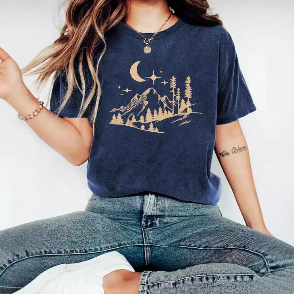 Europeisk og amerikansk sommer dame T-skjorte med måne- og skogtrykk, rund hals, korte ermer, avslappet