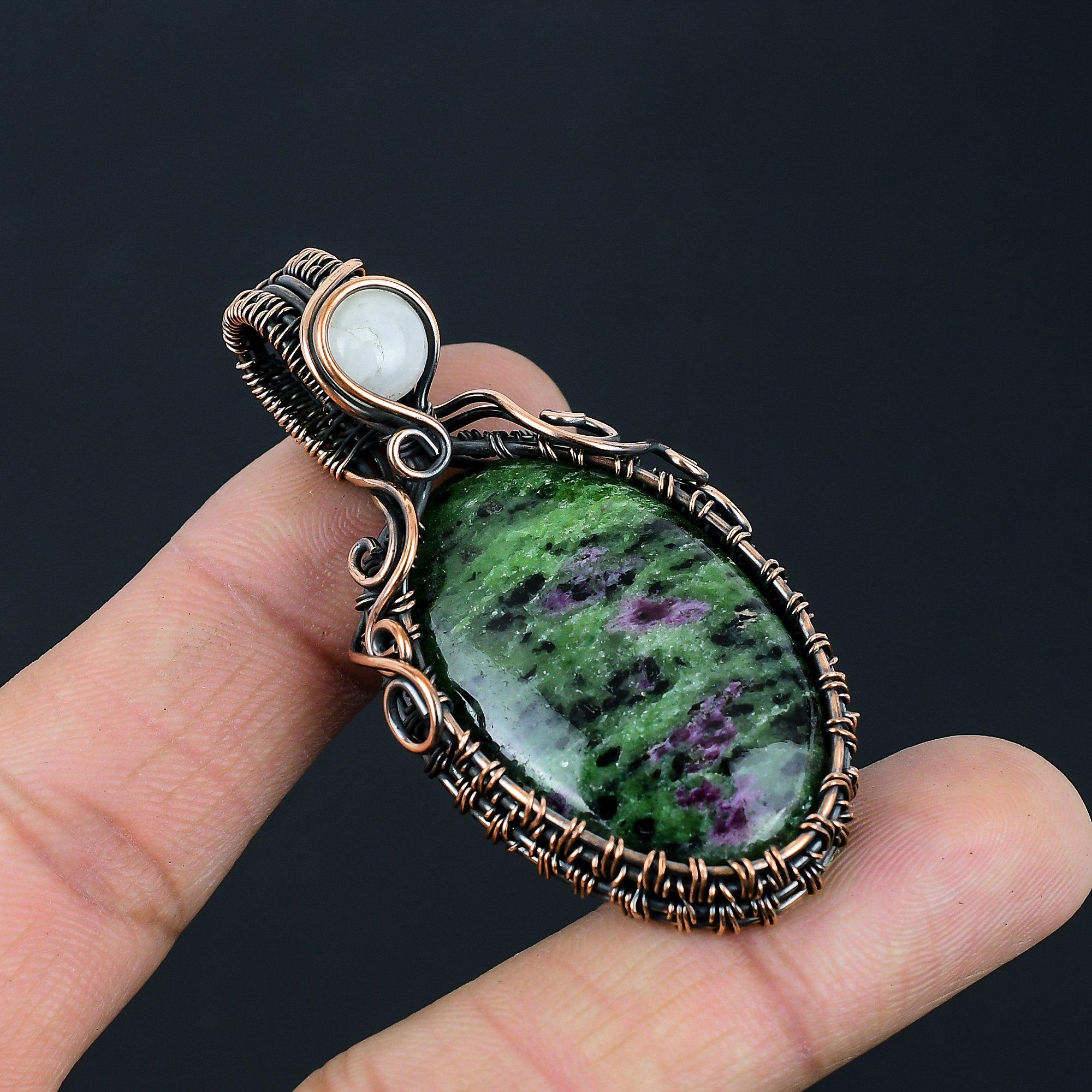 

Ювелирный кулон ручной работы из чистой медной проволоки с рубином и лунным камнем для любви 2.44 Inches розовый