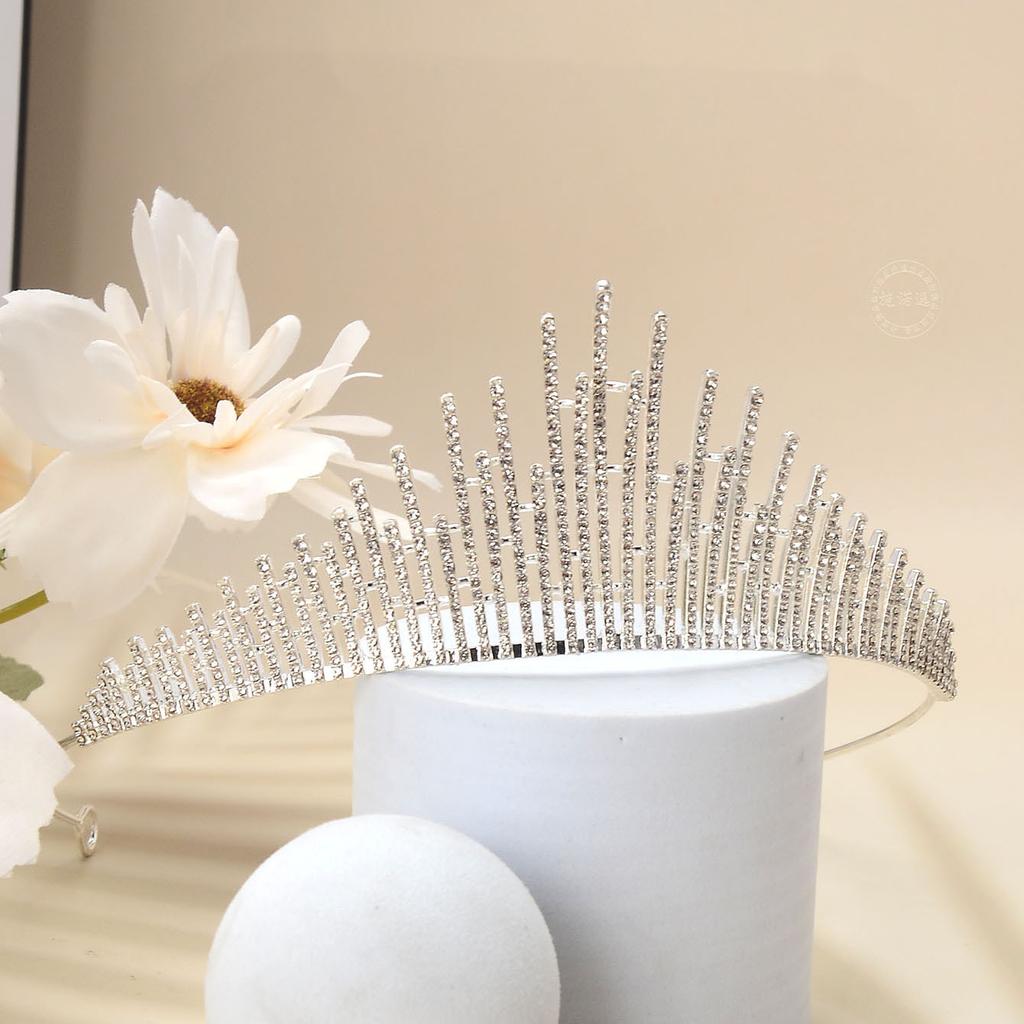 Korean Style Bridal Alloy Rhinestone Simple and Elegant Crown Suitable for Ladies To Wear At Wedding Banquets