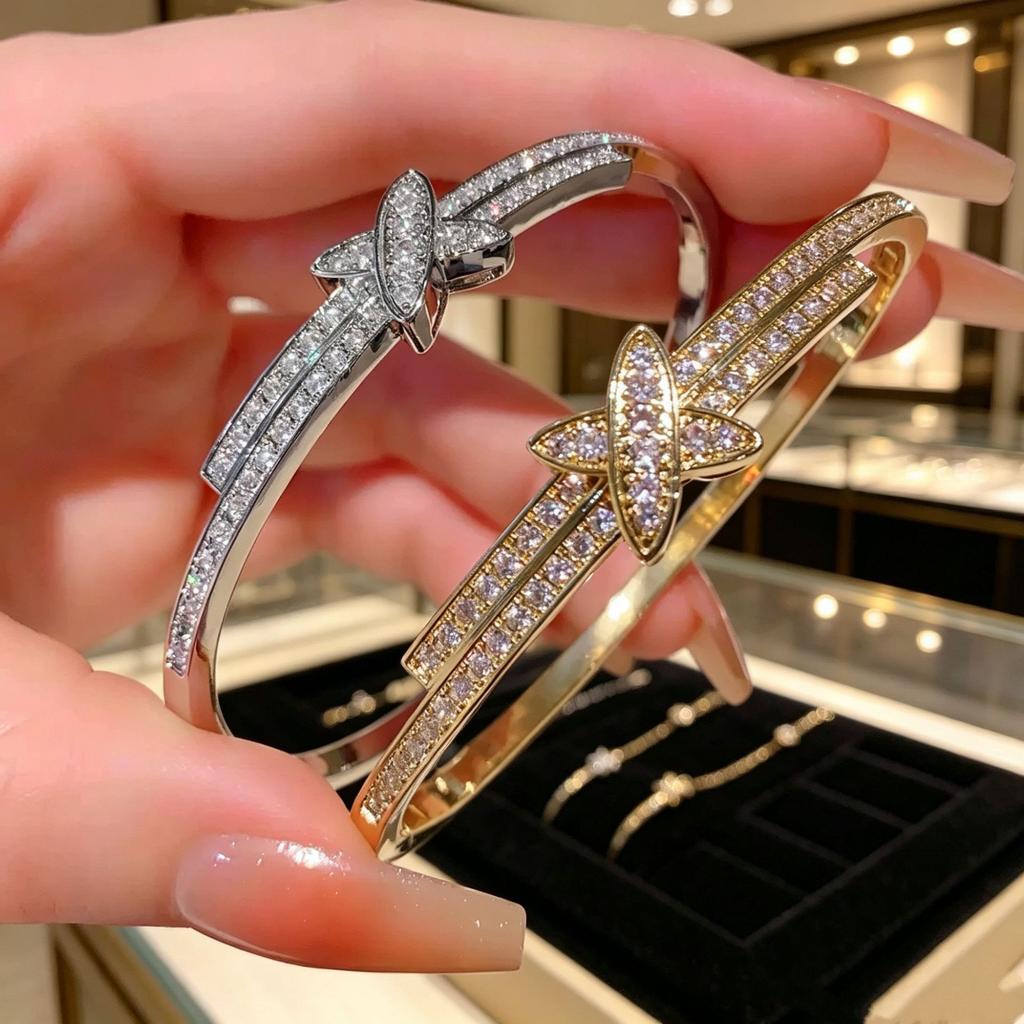 2026 Micro-inlaid 18K Gold Gypsy Cross Bracelet Light Luxury Fashion X Diamond Bracelet Hand Jewelry