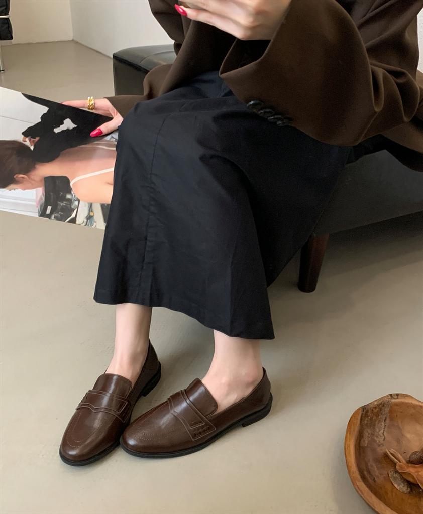 Leather retro brown round head small leather shoes British college loafers 2025 new deep mouth women's single shoes flat bottom