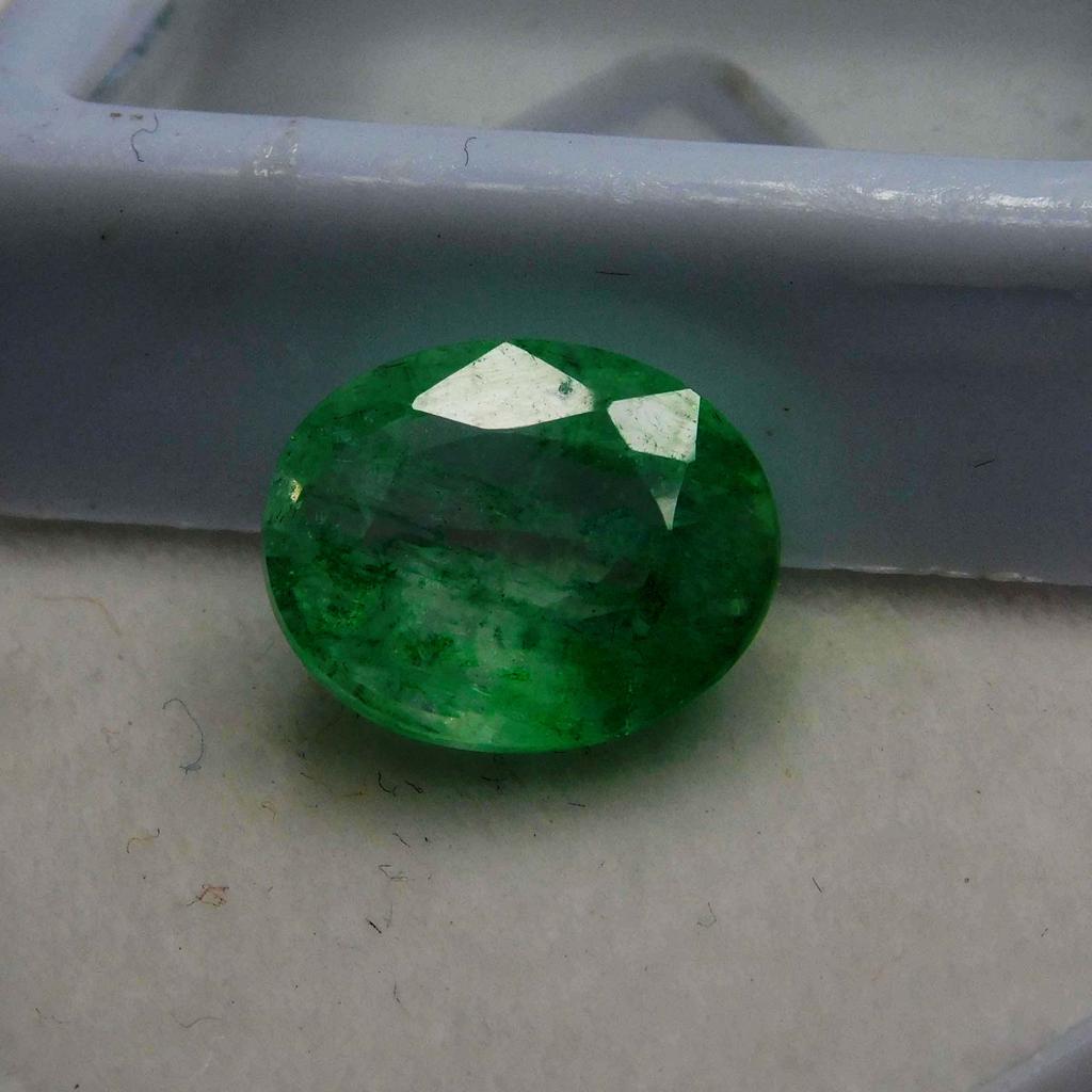 Natural Green Emerald Loose Gemstone Colombian Oval Cut 7 ct for Jewelry Making and Gem Collections
