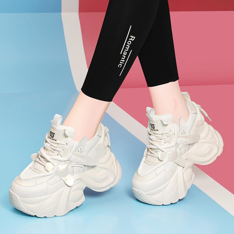 2025 New Spring and Autumn Casual Thick soled Versatile Women's Travel Shoes for Sports Shoes