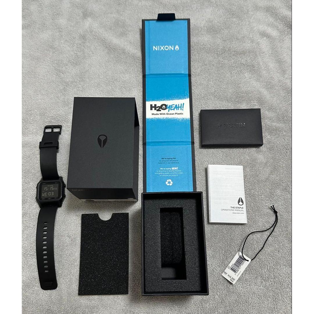 Used NIXON STAPLE (watch without box only - 500 yen)