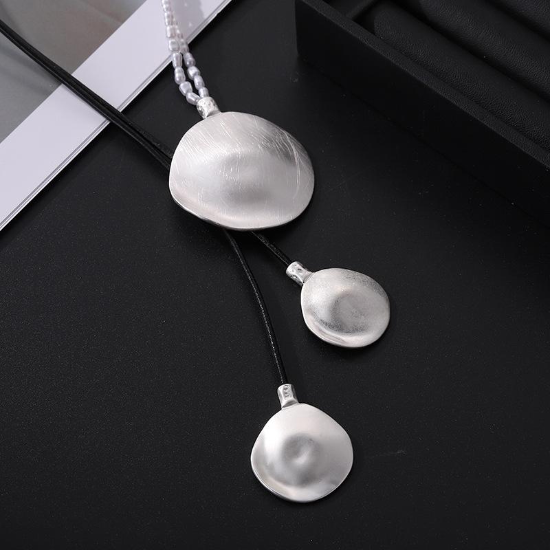 New pendant necklace, geometric premium clavicle chain, women's fashion versatile pearl style