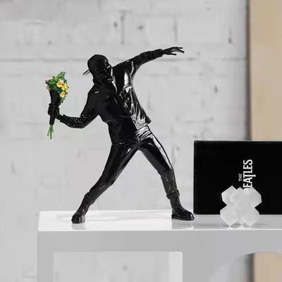 Ästhetischer Überwurf Blumenjunge Figur Harz Banksy Statuen Kunstfiguren Skulptur Wohnzimmer Dekoration Ornament Tischzubehör