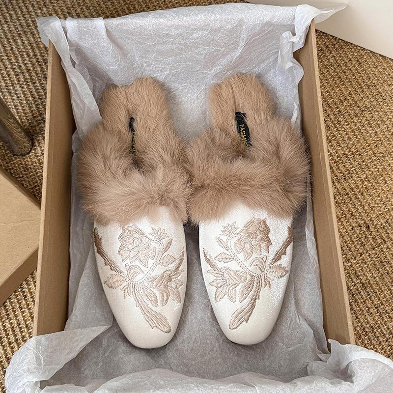 Fashion Designer Embroidered Square Head Slippers Women 2025Winter Vintage Warm Fluffy Fur Mule Shoes Elegant Lady Flat Slippers