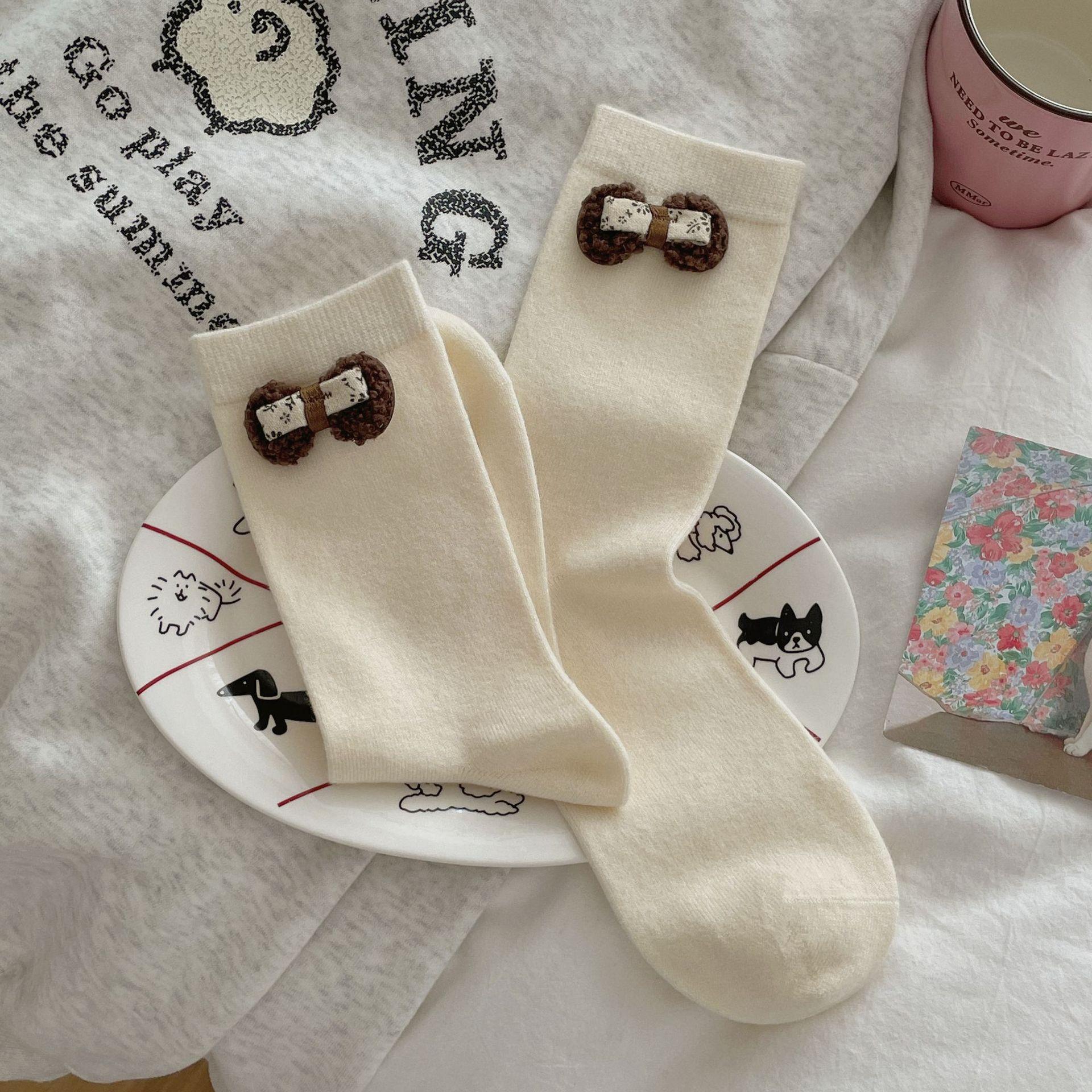 

Women s Autumn and Winter Leisure Is Simple and Pure Color Small Flower Cloth Label Bow in The Tube Pile Socks 1 pair молоко, білий колір