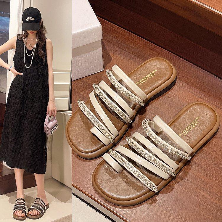 Korean version of the toe cool slippers women's 2025 summer new wear fashion flat-bottomed fairy wind summer beach sandals
