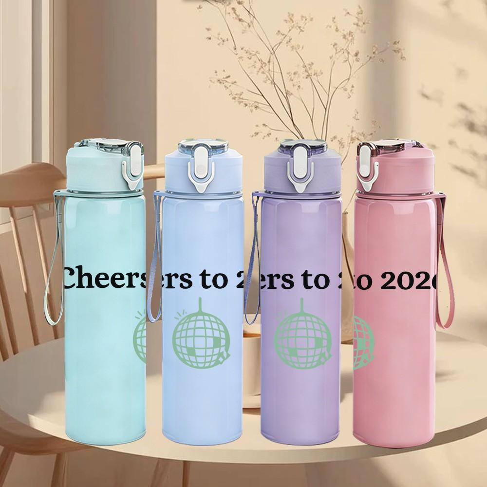 1PC Cheers To 2026 Globe Text Print 750ml Color Plastic Sports Water Bottle Leakproof Flip Straw Lid Suitable for Sports Office Home Use