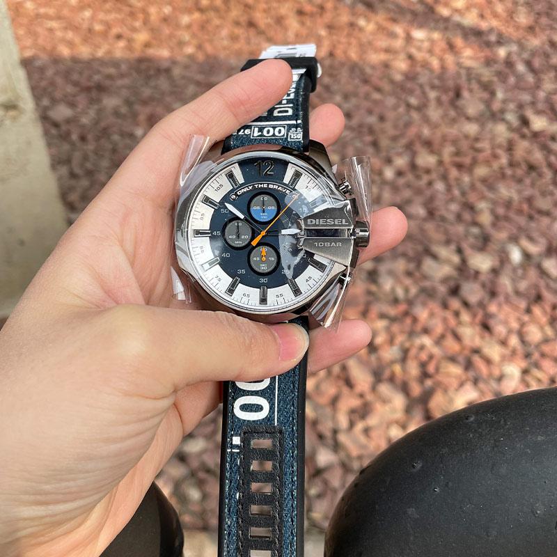 Diesel Orologio Serie Armor Movimento al Quarzo Cinturino in Acciaio Inossidabile Quadrante Rossa Moda Casual Tre Occhi Calendario Multifunzione Orologi da Uomo DZ4541