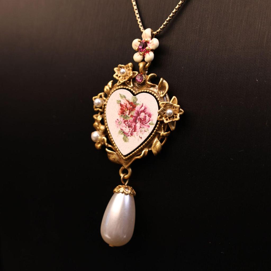 Vintage Heart Flower Court-Style Pendant Necklace for Women