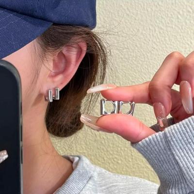 2025 Elegant Square Ear Clips: Unique High-End Metal Earrings for Women