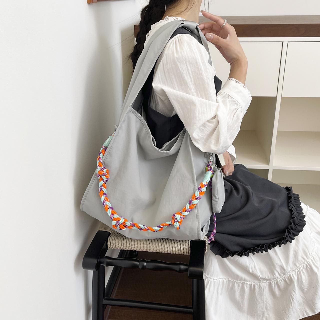 

Стиль Корея Весна 2026 Большая Вместимость Мужская и Женская Сумка-Тоут: Сумка через плечо, На одно плечо, Ткань с цветным канатом 36*32*15 cm