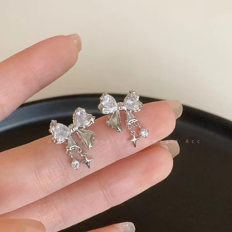 Niche Rhinestone Bow Earrings - Elegant High-End Fashion Jewelry for Autumn/Winter
